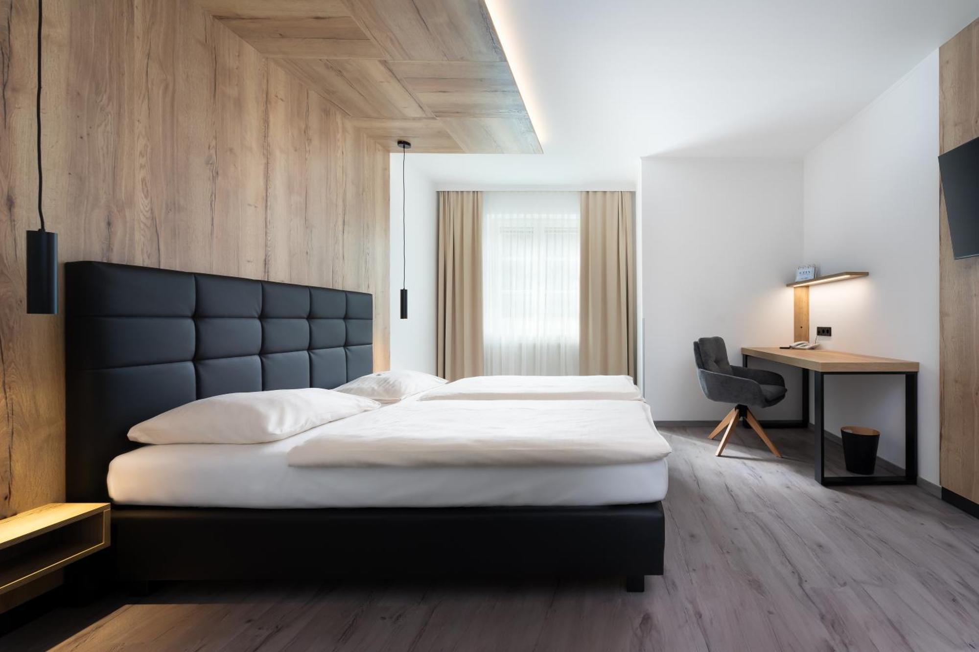 City Hotel Stockerau Extérieur photo