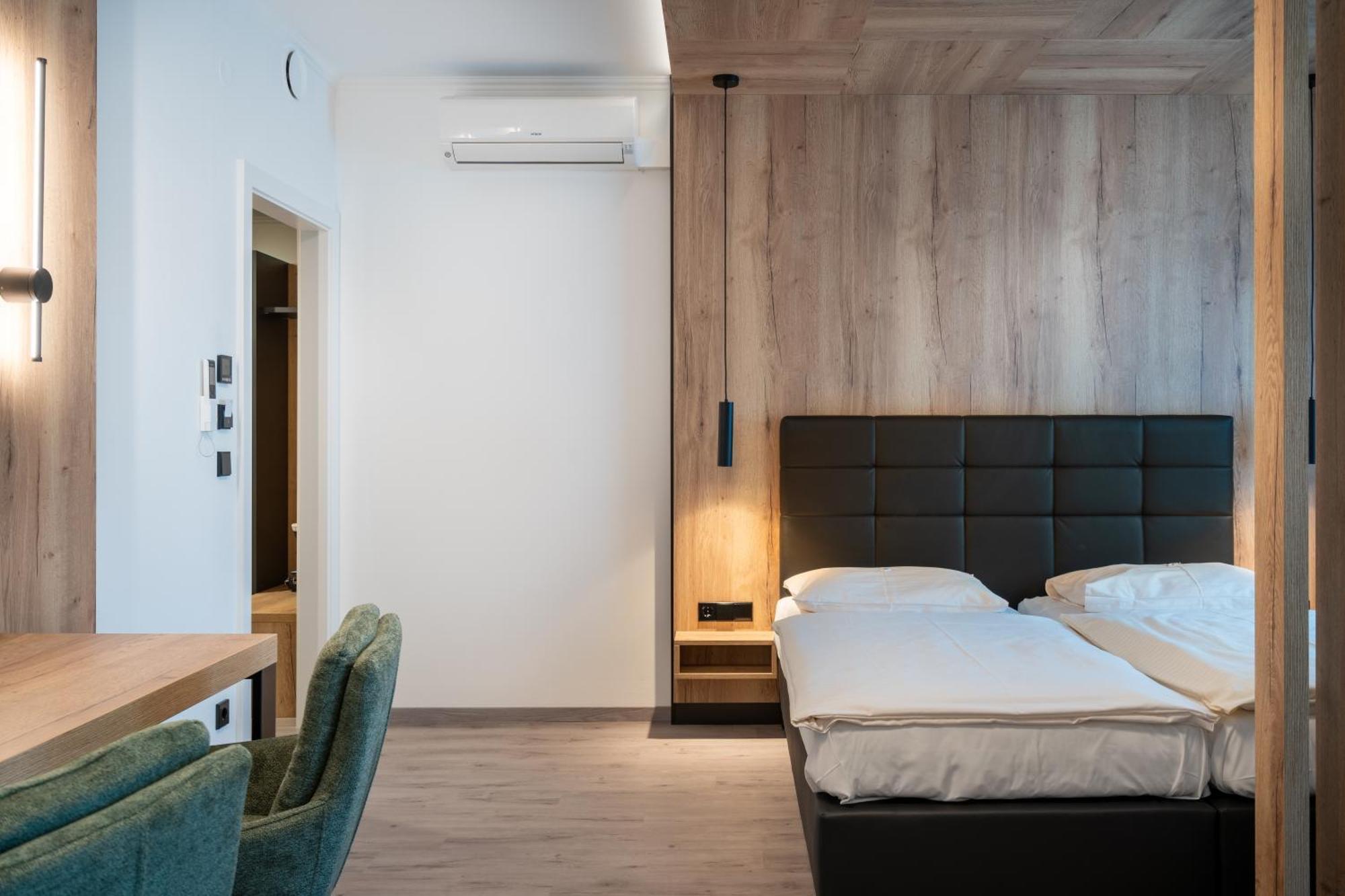City Hotel Stockerau Extérieur photo