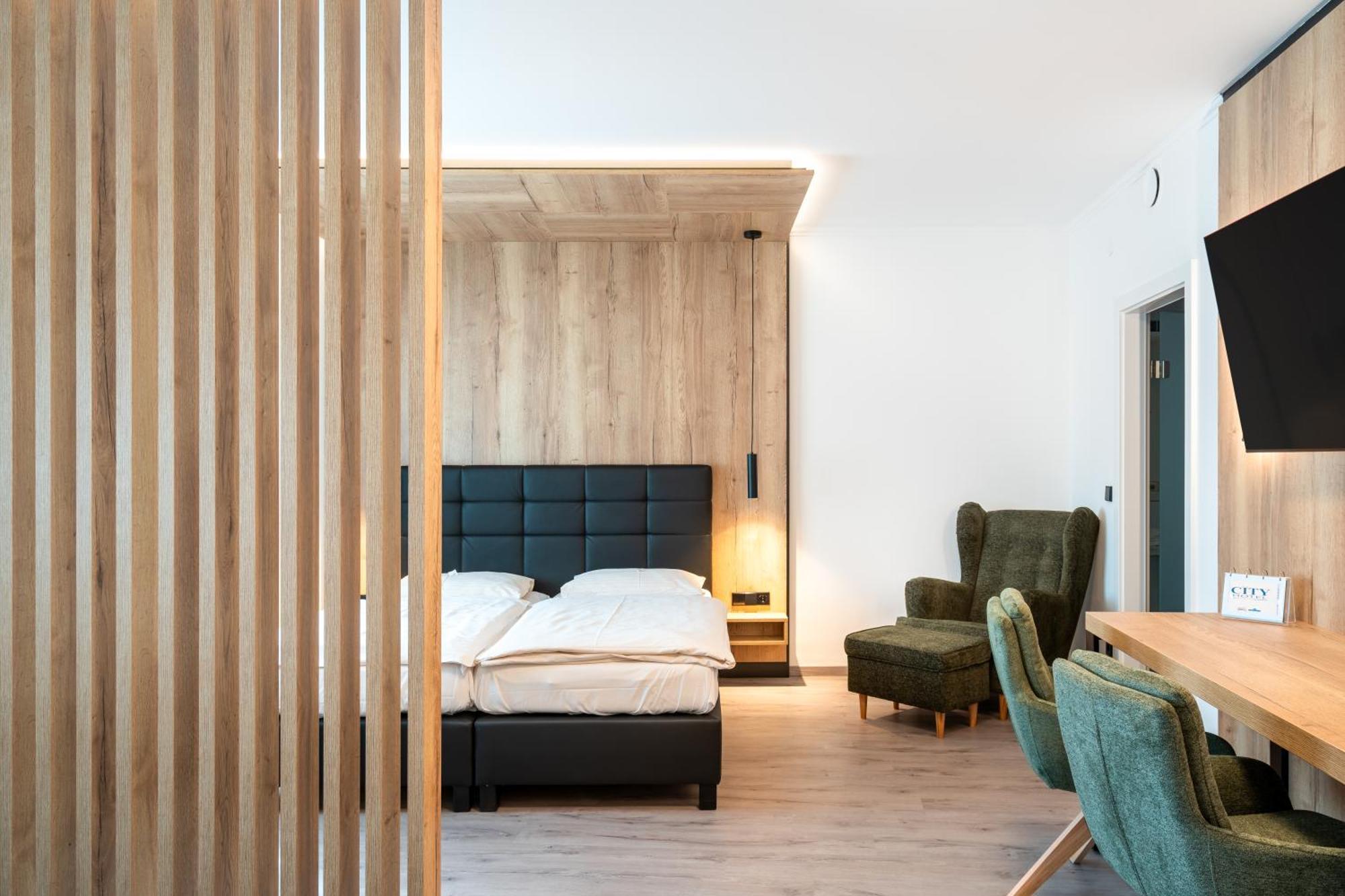 City Hotel Stockerau Extérieur photo
