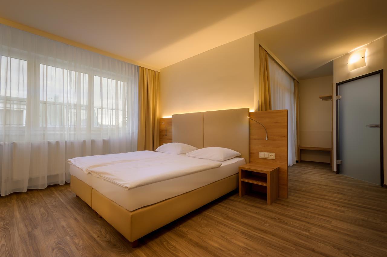 City Hotel Stockerau Extérieur photo